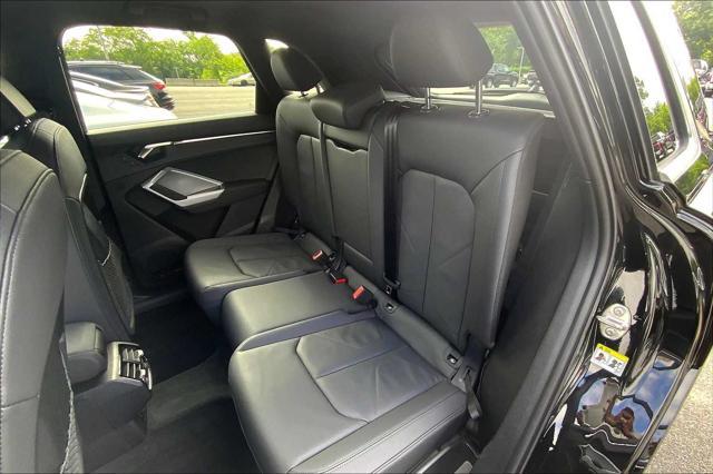 Photo of 2025 Mythos Black Metallic Audi Q3