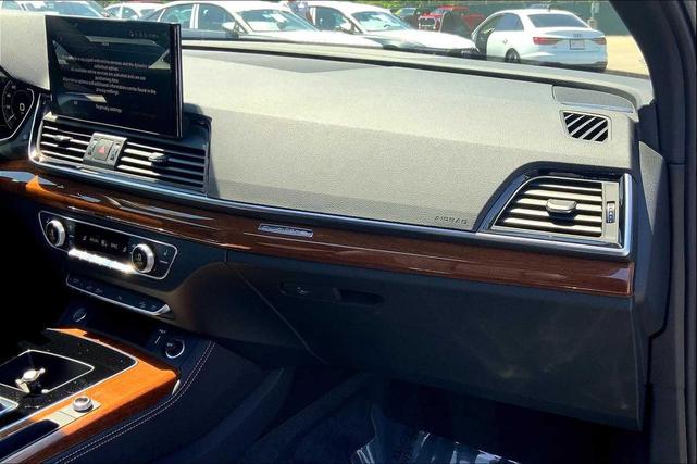 Photo of 2024 Florett Silver Metallic Audi Q5