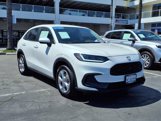 Photo of 2023 Platinum White Pearl Honda HR-V