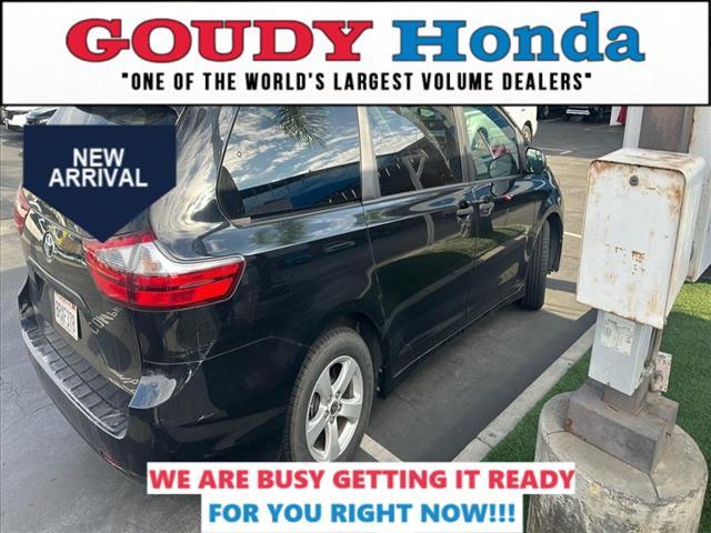 Photo of 2020 Black Toyota Sienna