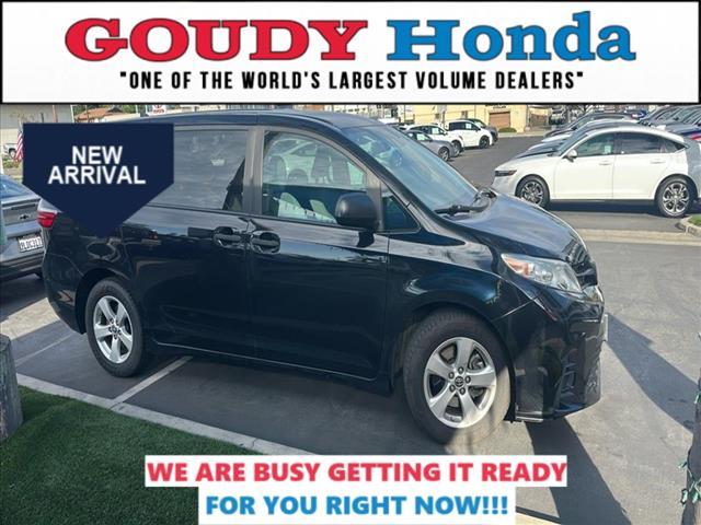 Photo of 2020 Black Toyota Sienna