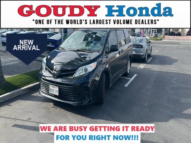 Photo of 2020 Black Toyota Sienna