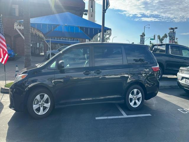 Photo of 2020 Black Toyota Sienna