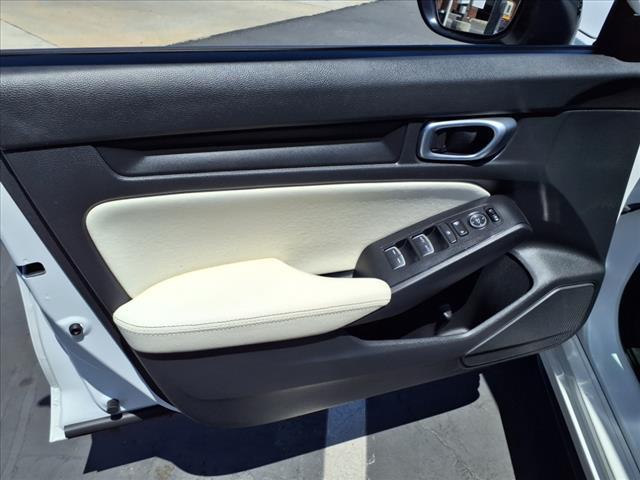 Photo of 2024 Platinum White Pearl Honda Civic