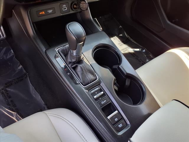 Photo of 2024 Platinum White Pearl Honda Civic