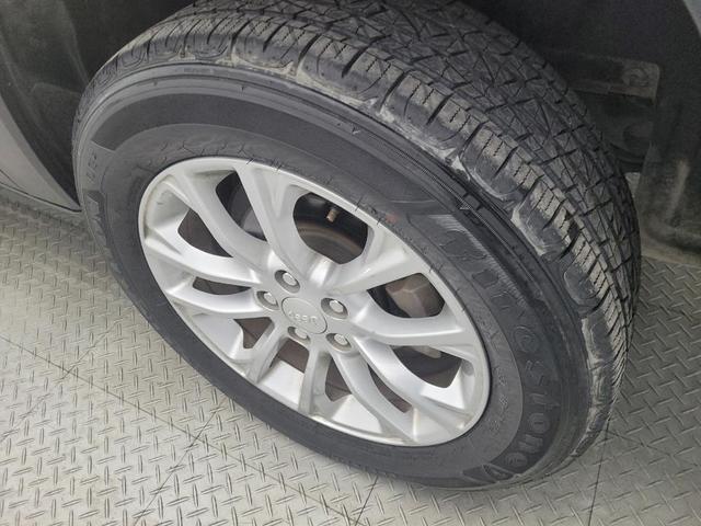 Photo of 2019 Velvet Red Pearlcoat Jeep Cherokee