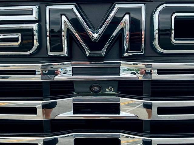 Photo of 2024 Onyx Black GMC Sierra 1500