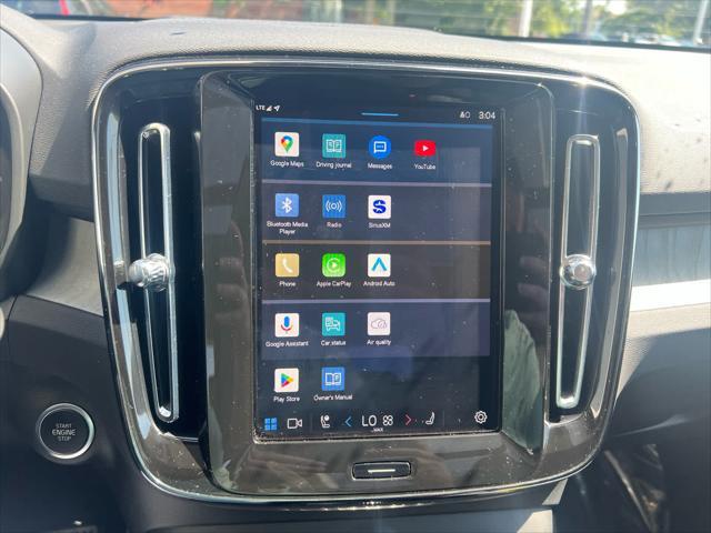Photo of 2024 Onyx Black Metallic Volvo XC40