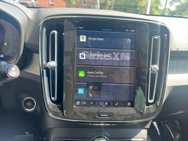 Photo of 2024 Onyx Black Metallic Volvo XC40