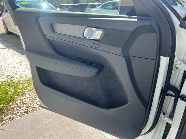 Photo of 2025 Crystal White Pearl Volvo XC40