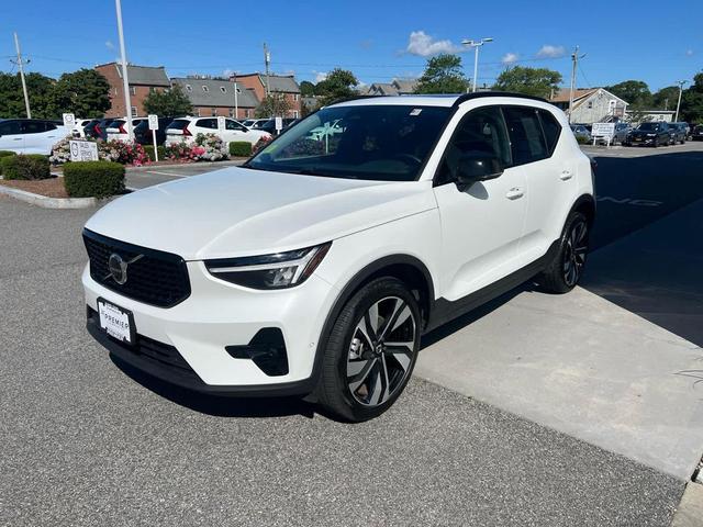 Photo of 2025 Crystal White Pearl Volvo XC40