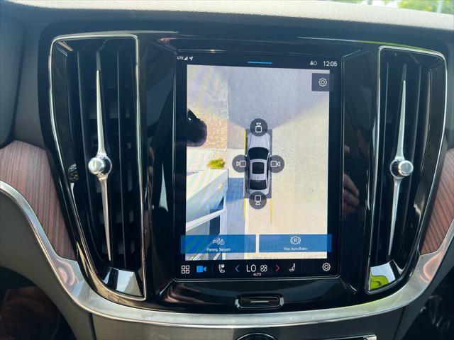Photo of 2025 Onyx Black Metallic Volvo S60