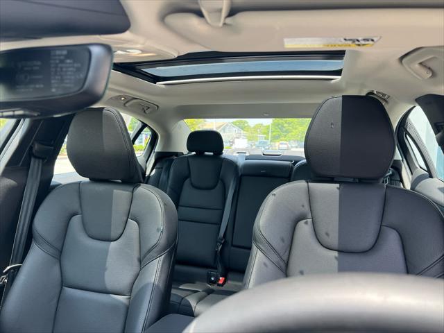 Photo of 2025 Onyx Black Metallic Volvo S60