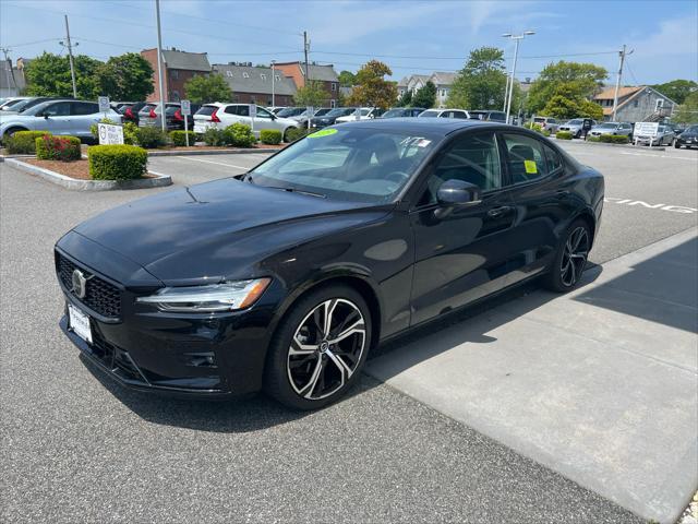 Photo of 2025 Onyx Black Metallic Volvo S60