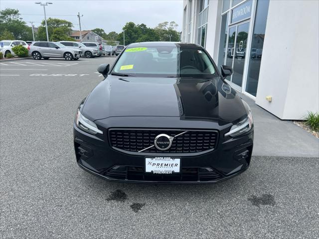 Photo of 2025 Onyx Black Metallic Volvo S60