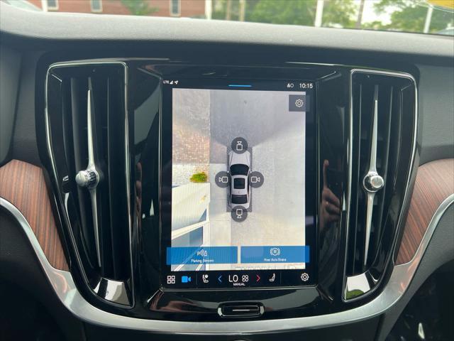 Photo of 2025 Onyx Black Metallic Volvo S60