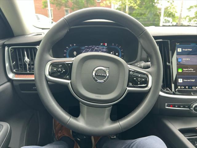 Photo of 2025 Onyx Black Metallic Volvo S60