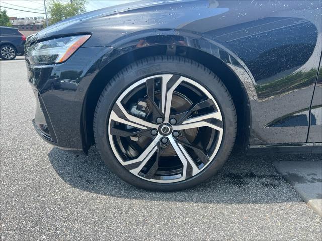 Photo of 2025 Onyx Black Metallic Volvo S60