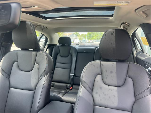 Photo of 2025 Onyx Black Metallic Volvo S60
