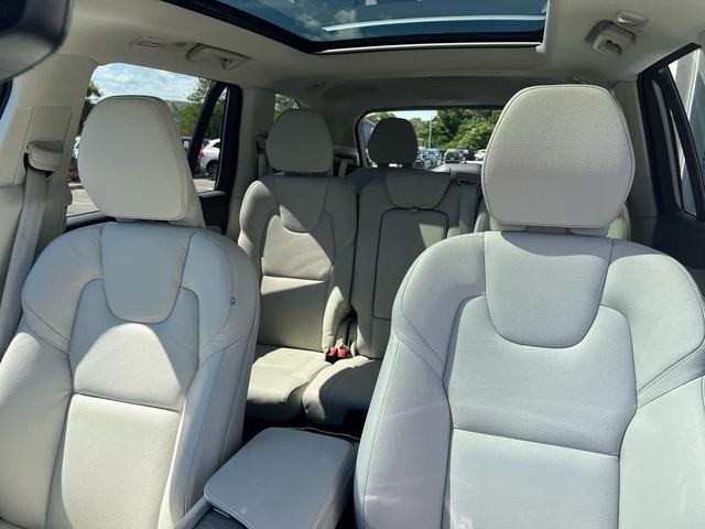 Photo of 2024 Onyx Black Metallic Volvo XC90