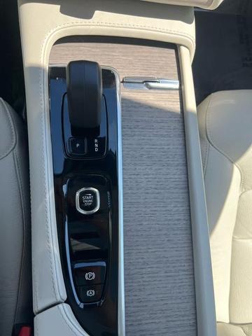 Photo of 2024 Onyx Black Metallic Volvo XC90