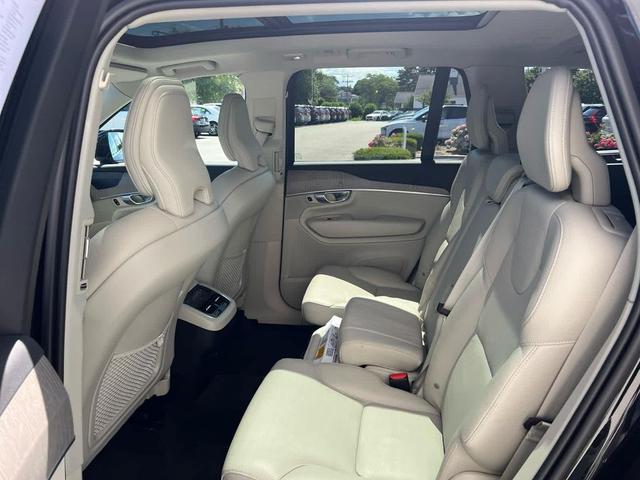 Photo of 2024 Onyx Black Metallic Volvo XC90