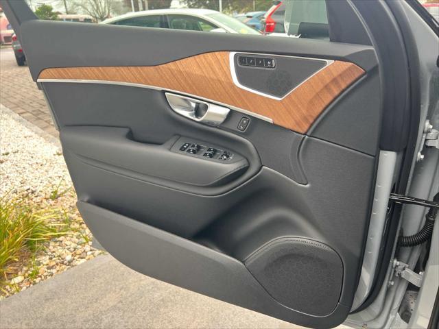 Photo of 2025 GREY Volvo XC90 Plug-In Hybrid