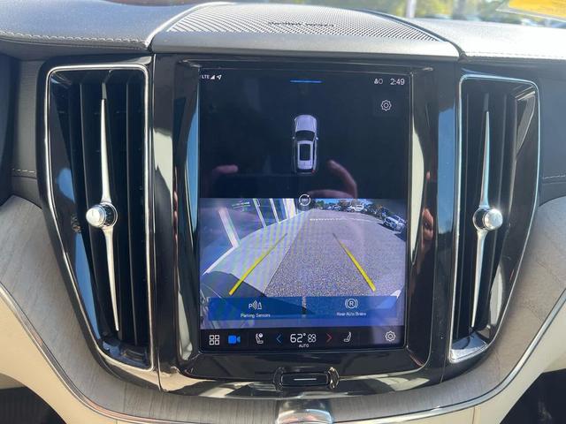 Photo of 2023 Silver Dawn Metallic Volvo XC60