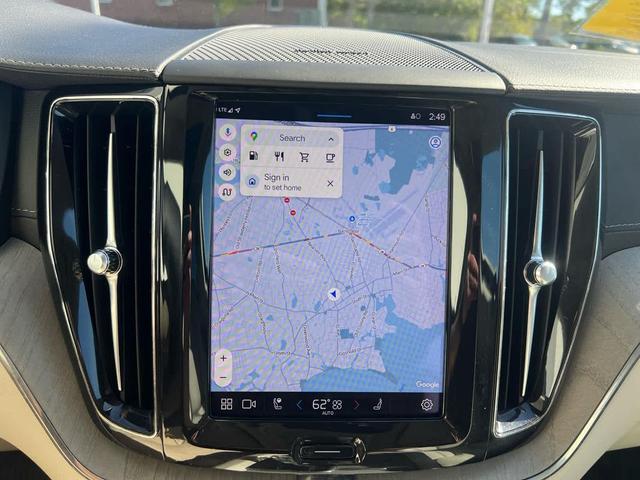 Photo of 2023 Silver Dawn Metallic Volvo XC60