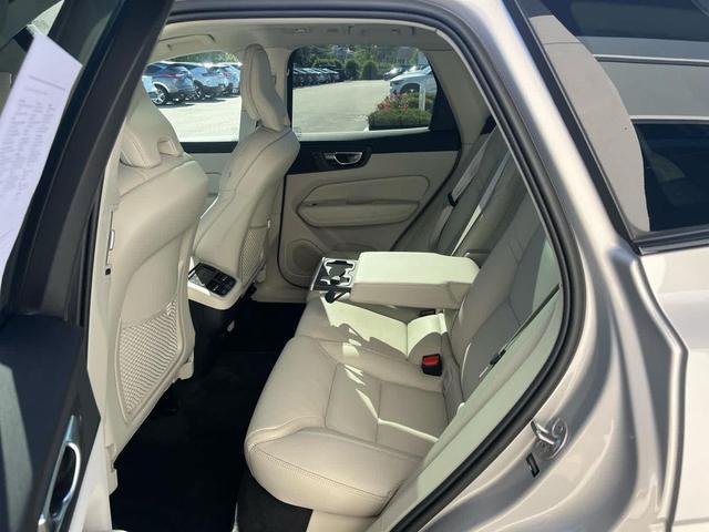 Photo of 2023 Silver Dawn Metallic Volvo XC60