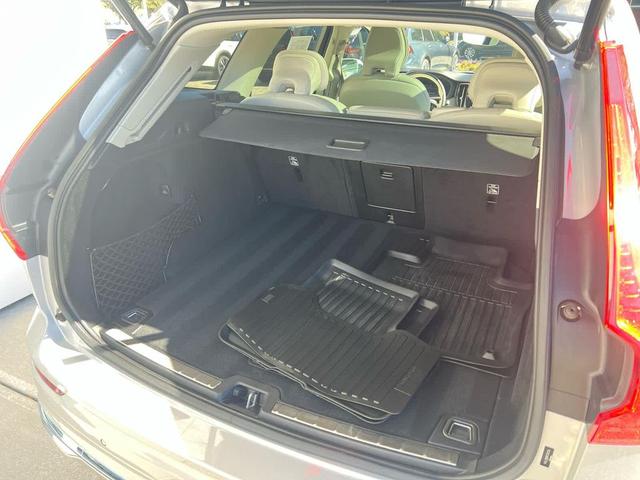 Photo of 2023 Silver Dawn Metallic Volvo XC60