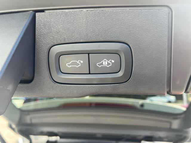 Photo of 2023 Silver Dawn Metallic Volvo XC60