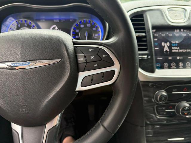 Photo of 2018 Ocean Blue Metallic Clearcoat Chrysler 300