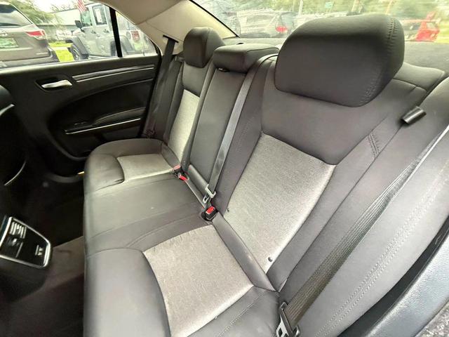 Photo of 2018 Ocean Blue Metallic Clearcoat Chrysler 300