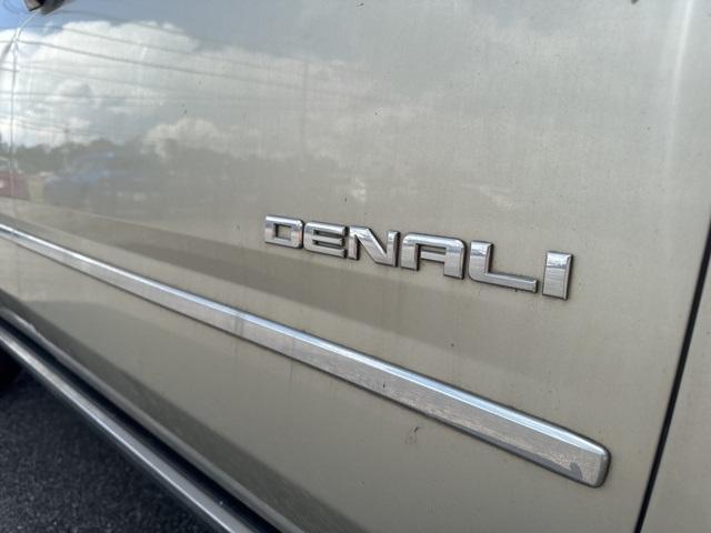 Photo of 2015 Champagne Silver GMC Yukon