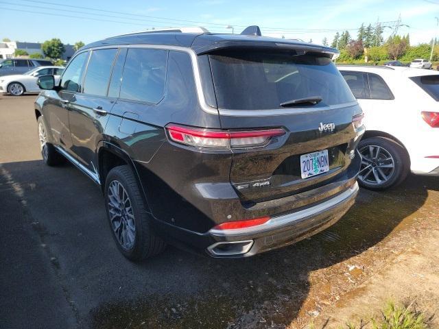 Photo of 2021 Diamond Black Crystal Pearlcoat Jeep Grand Cherokee L