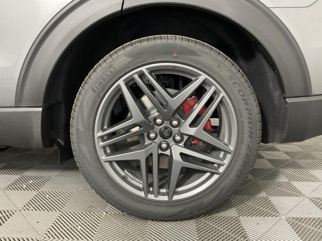 Photo of 2025 Carbonized Gray Metallic Ford Explorer
