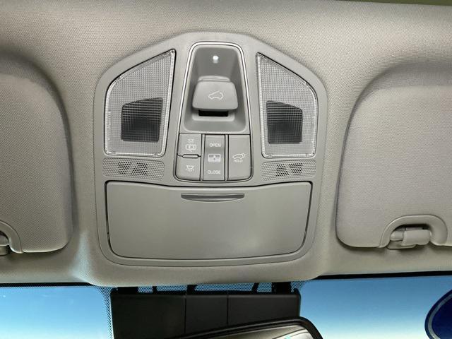 Photo of 2017 Monaco White Hyundai SANTA FE