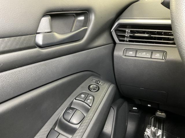 Photo of 2023 Glacier White Nissan Altima
