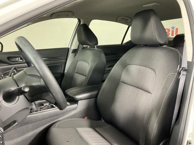 Photo of 2023 Glacier White Nissan Altima
