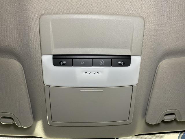 Photo of 2023 Glacier White Nissan Altima