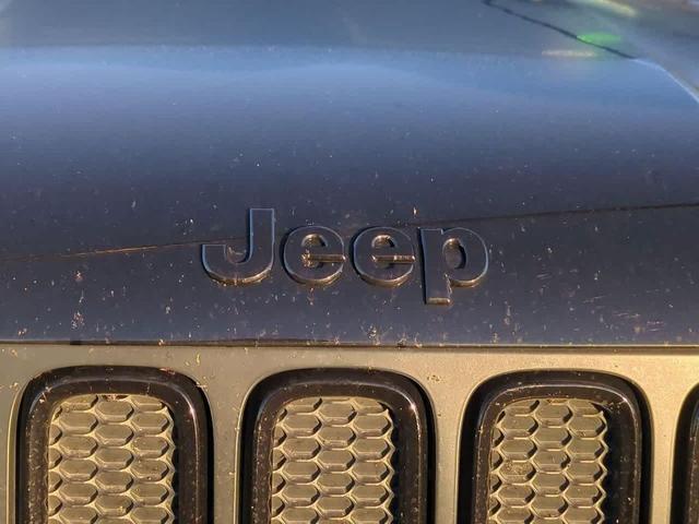 Photo of 2018 Black Jeep Renegade