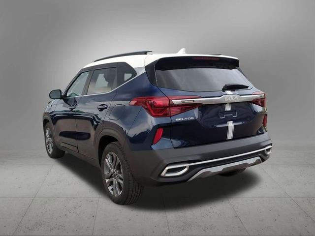 Photo of 2022 Dark Ocean Blue/White Roof Kia Seltos