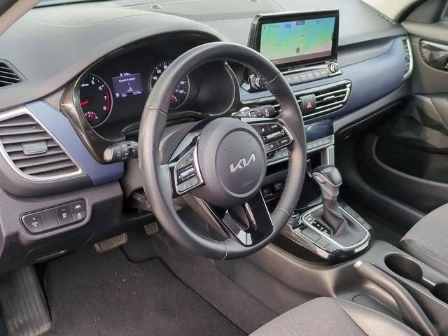 Photo of 2022 Dark Ocean Blue/White Roof Kia Seltos