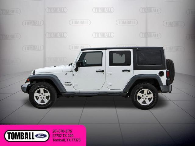 Photo of 2016 Bright White Clearcoat Jeep Wrangler Unlimited