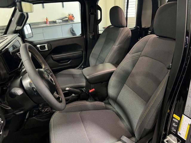 Photo of 2024 Black Clearcoat Jeep Gladiator