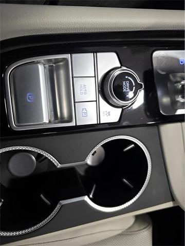 Photo of 2025 Makalu Gray Genesis G70