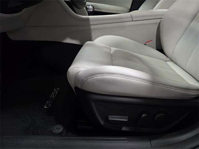 Photo of 2025 Makalu Gray Genesis G70
