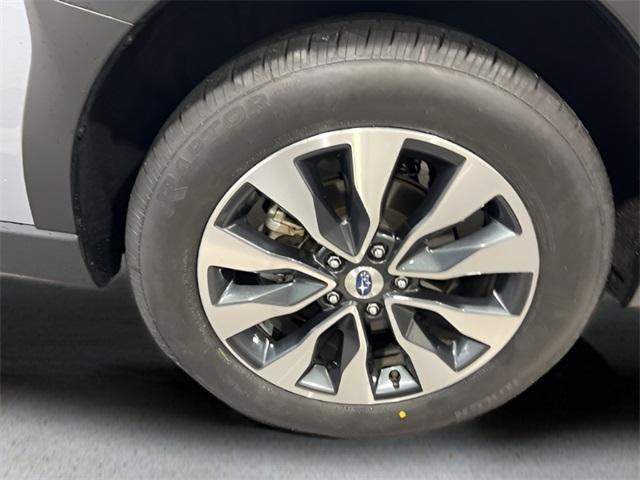 Photo of 2024 Ice Silver Metallic Subaru Outback