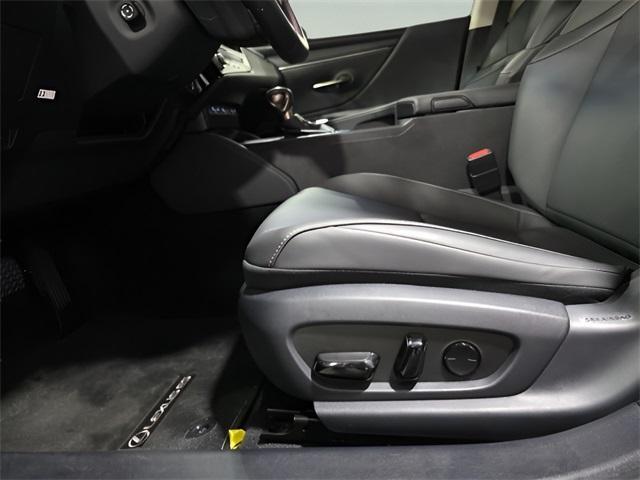 Photo of 2024 Obsidian Black Lexus ES 350
